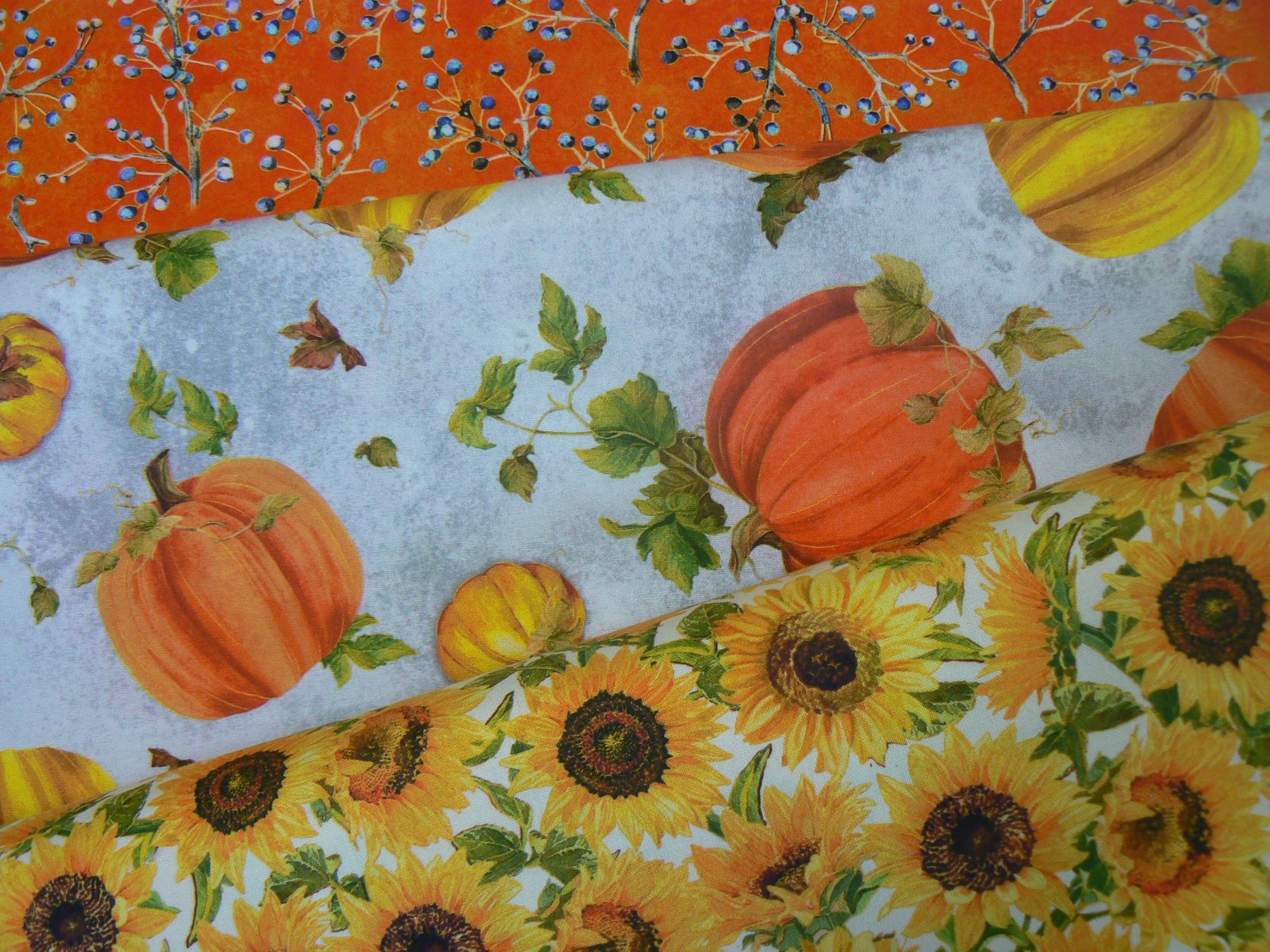 Větvičky na oranžovém mramoru