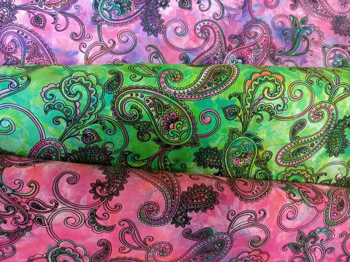 Kašmírový vzor na fialové batice