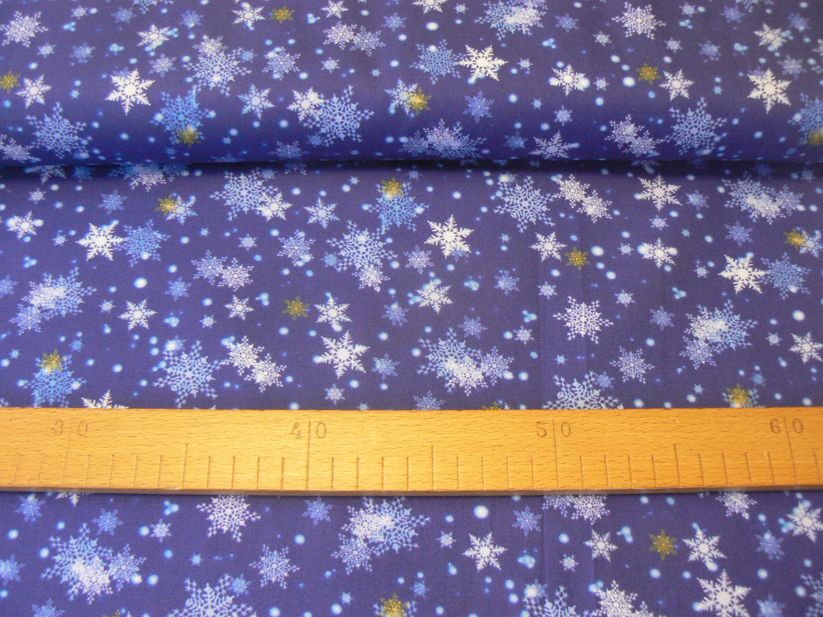 Vločky na tmavě modré