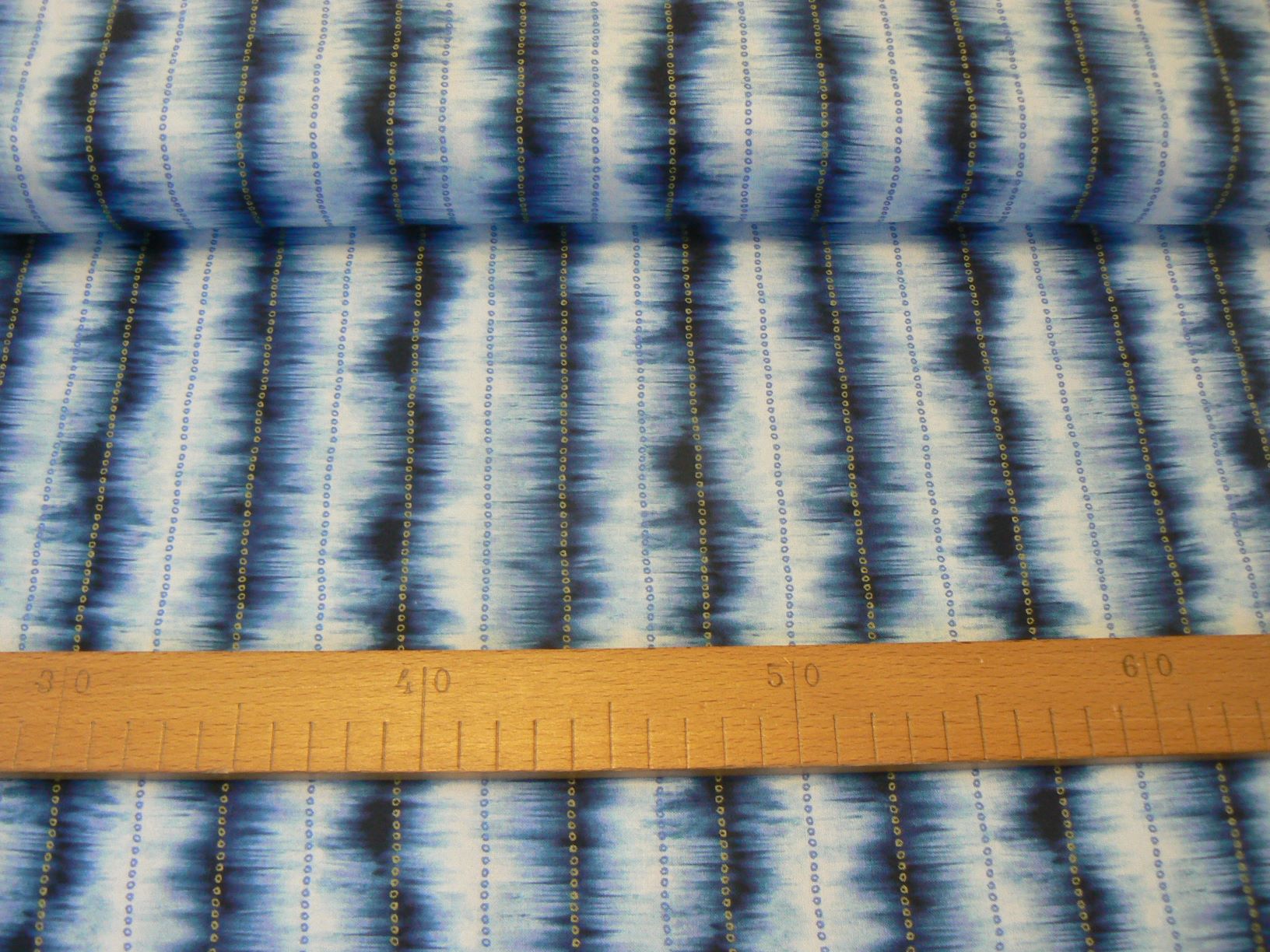 Rozmazané pruhy tmavě modré