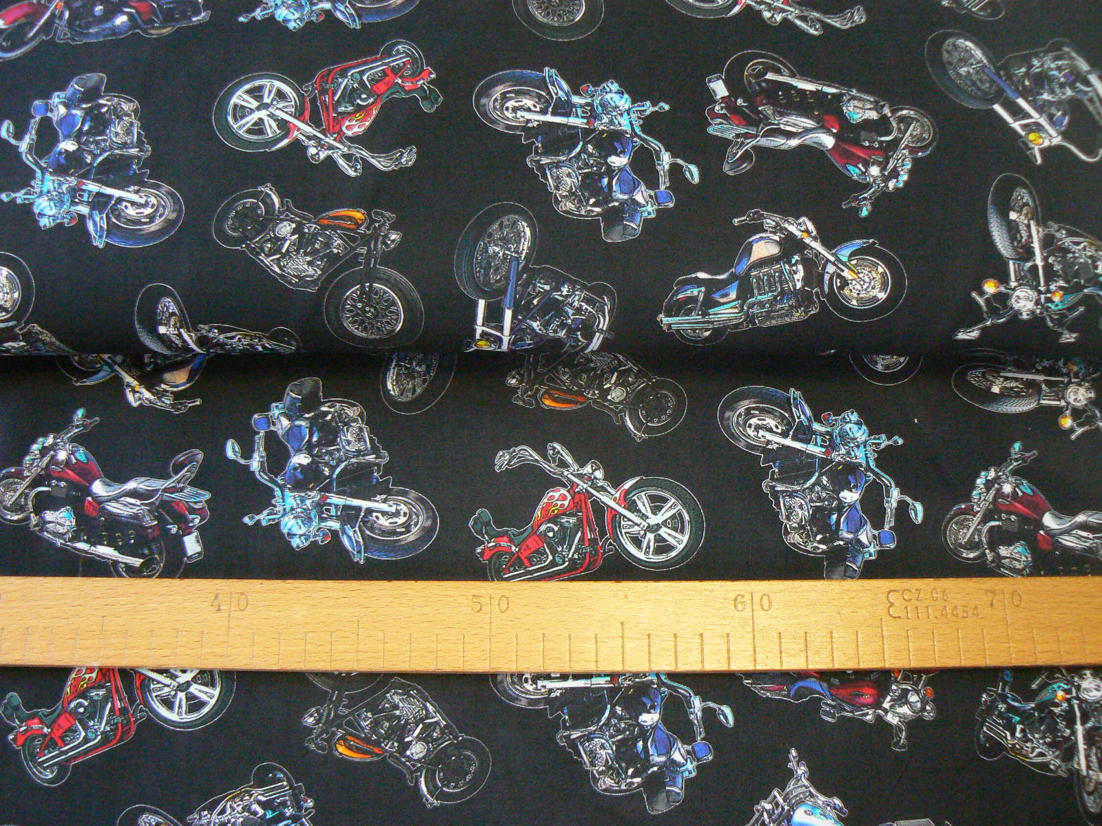 Motorky na černé