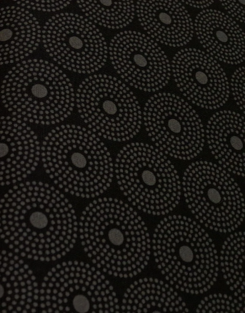 Tečkovaná kolečka na černé