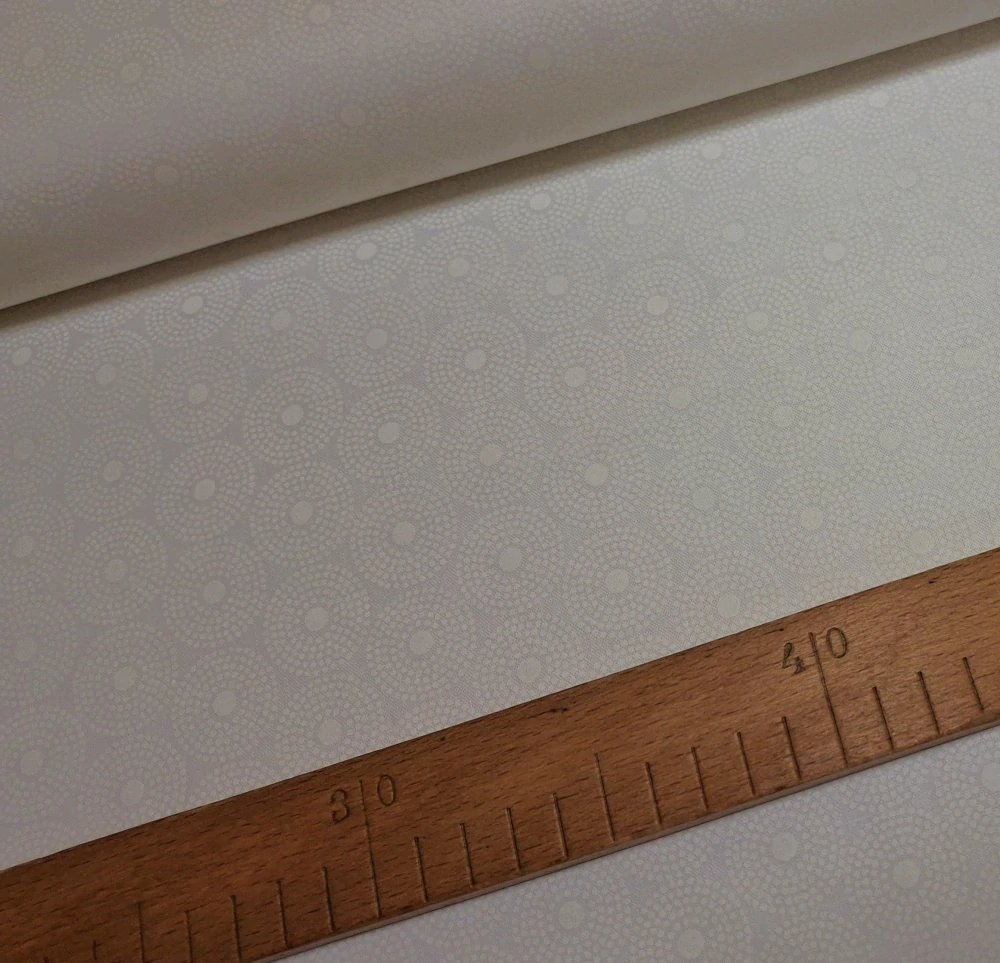 Tečkovaná kolečka bílá na bílé