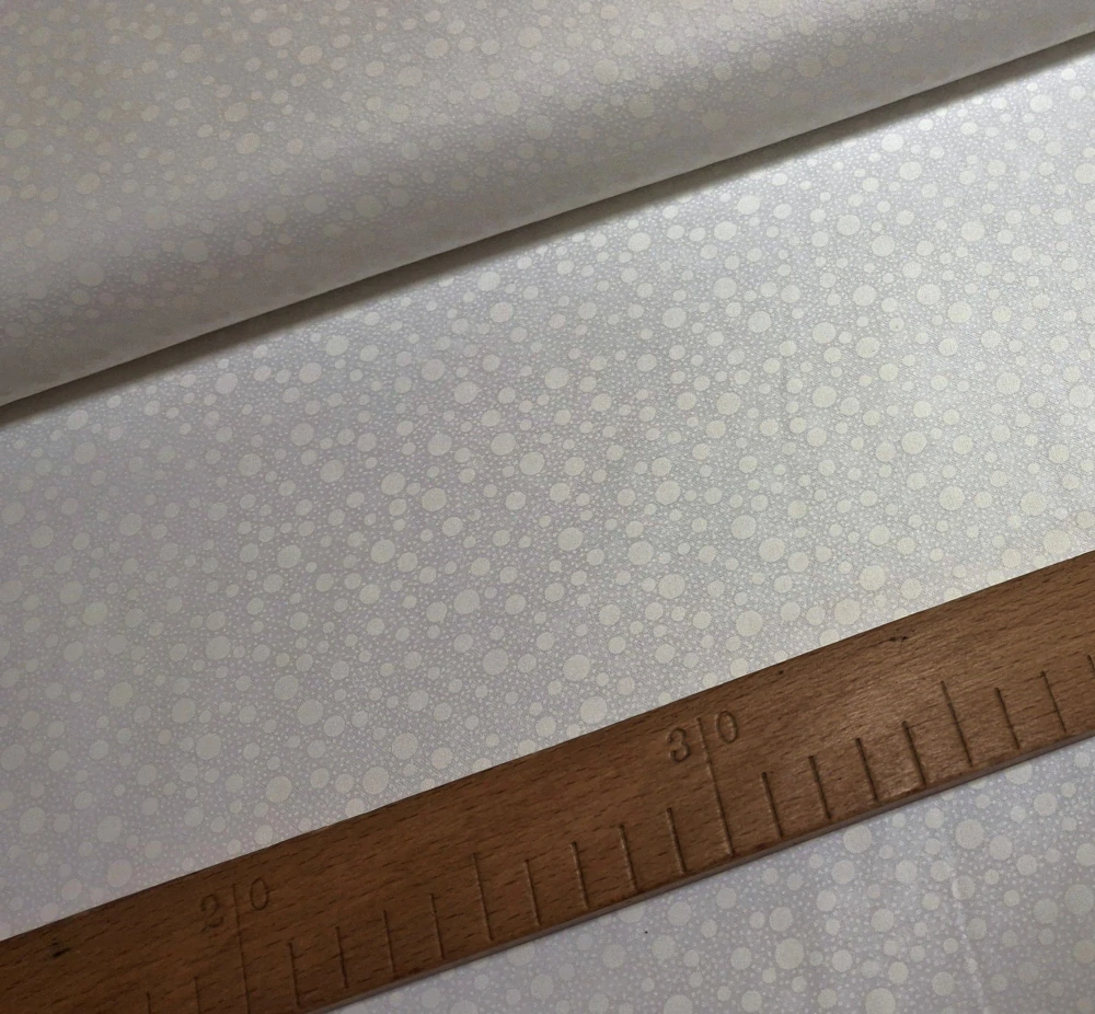 Tečky bílé na bílé