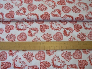 Červená srdce s ornamenty na bílé