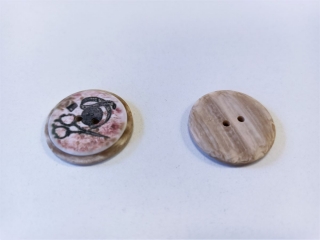 Knoflík Šicí motivy - imitace dřeva 25mm