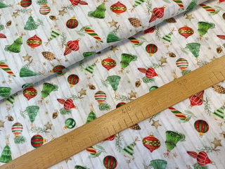 Vánoční ozdoby na béžové