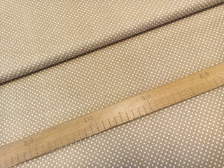 Puntíčky na tmavší béžové