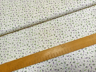 Fialové minikytičky na slonové kosti