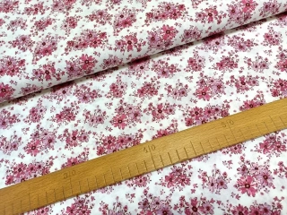 Růžové kytičky na bílé