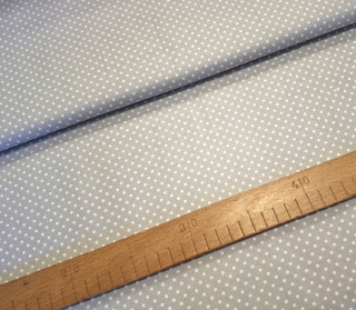 Puntíčky na světle šedé