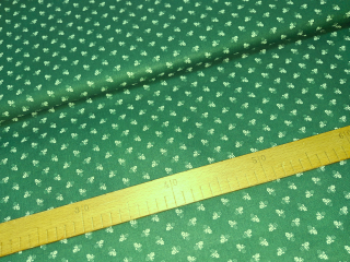 Kytičky na tmavě zelené